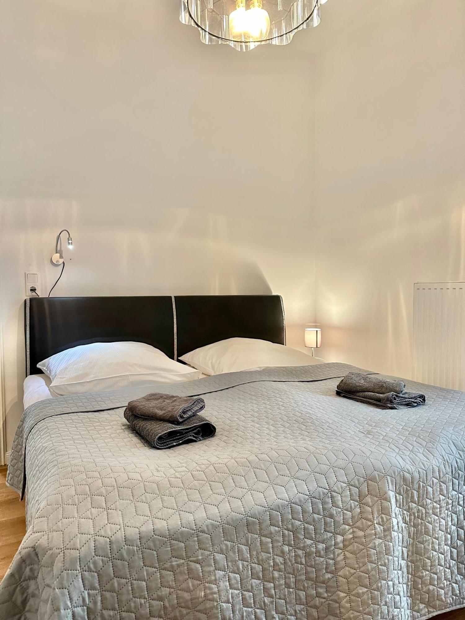 Modernes City-Apartment Mit Blick In Den Park Und 2 Baeder H9 Oldenburg Exterior foto